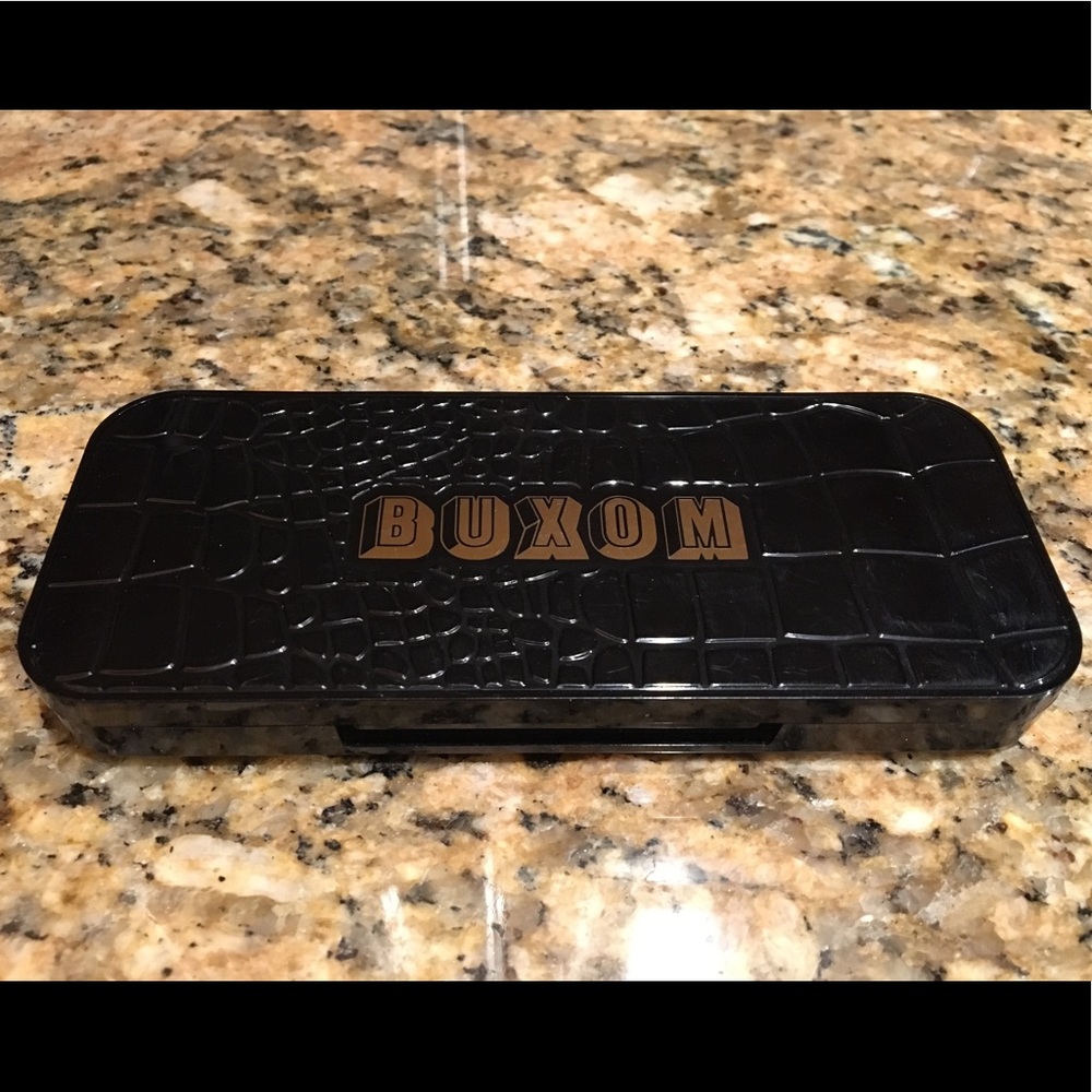 Buxom customizable eyeshadow palette!Taking offers